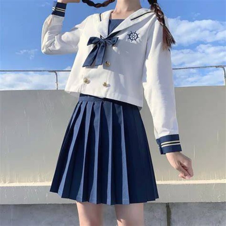セーラー服が世界を魅了する理由：海外の反応と文化的影響